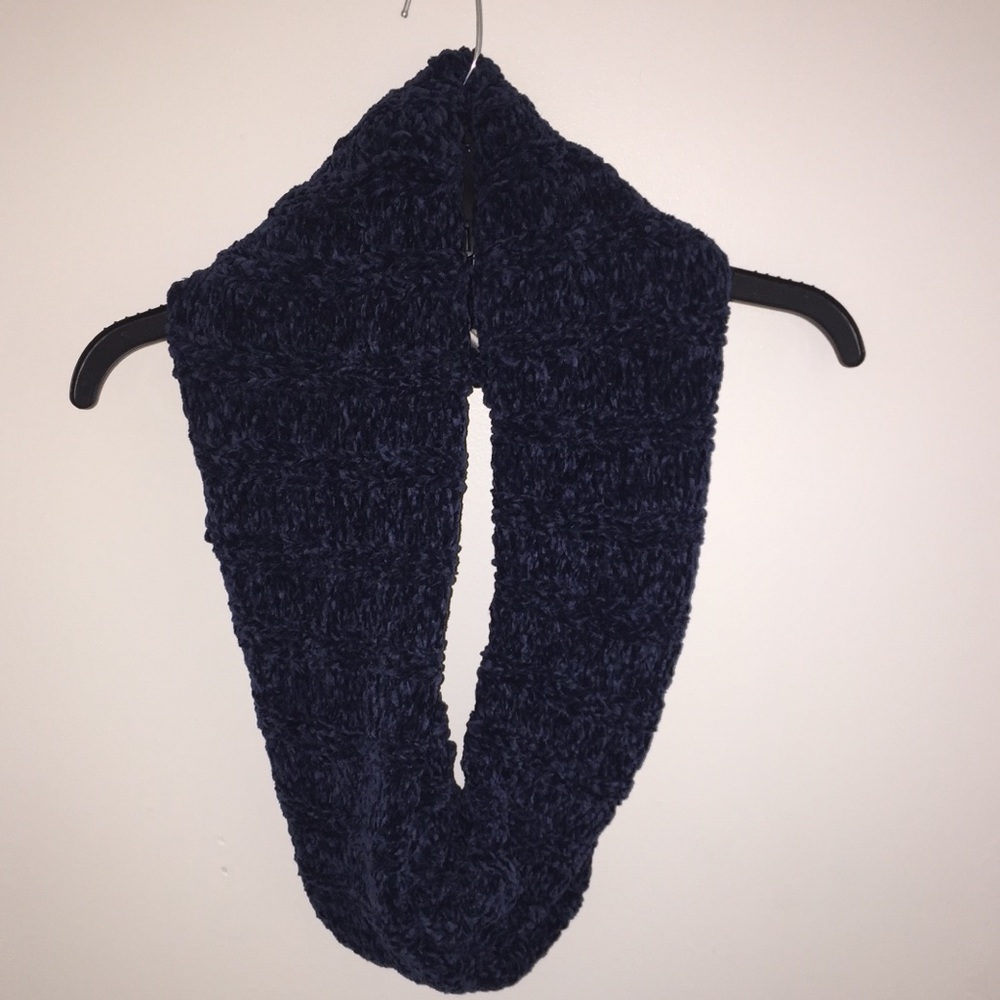 Peace and Pearls Blue, Woven Infinity Scarf